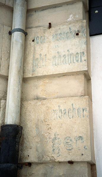 Dresden-Pieschen, Robert-Matzke-Str. 38, 4.2.2001 (3).jpg - Spec(ial)ausschank Lichtenhainer. Kulmbacher Lager.